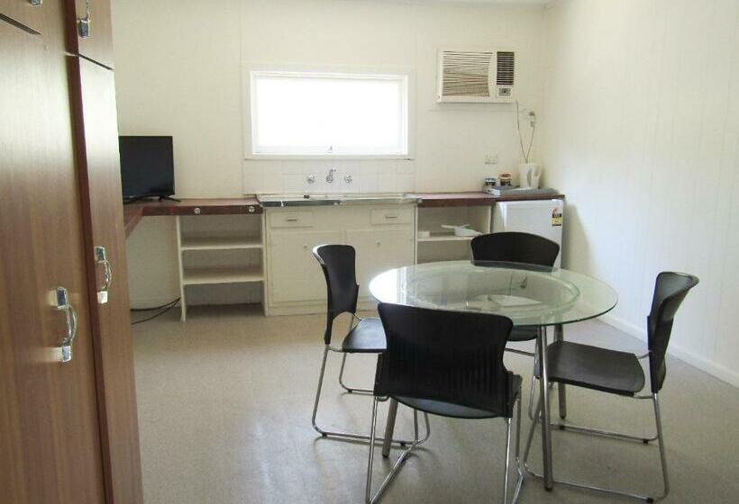 モーテル Tinman Roadhouse