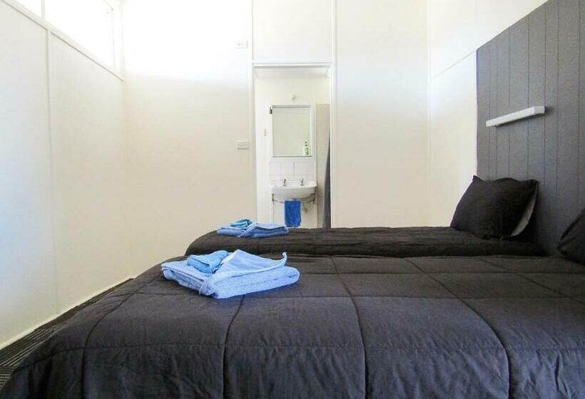 モーテル Tinman Roadhouse