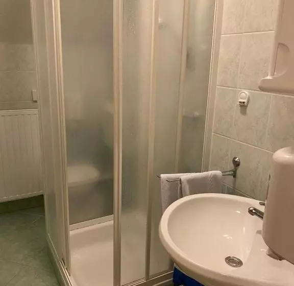 هتل Kmetija Knavs