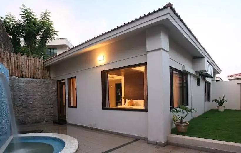 בית מלון כפרי Celestia Suites At Leonia