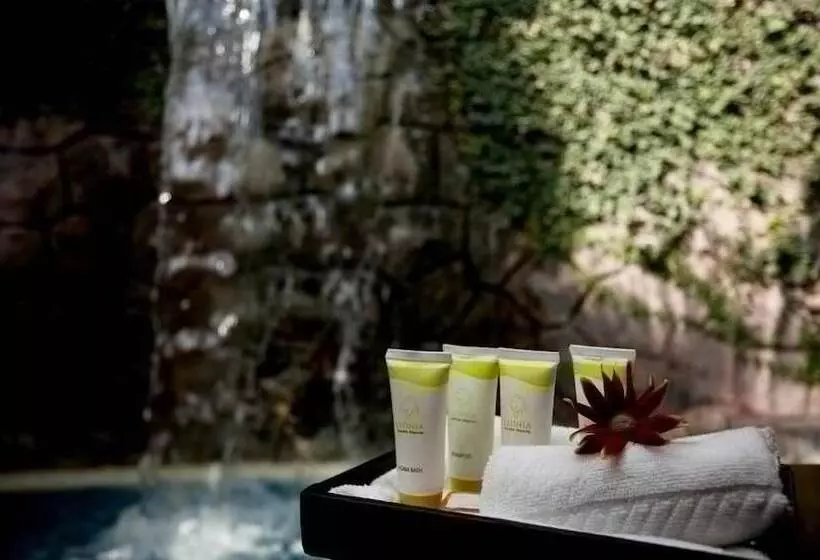 בית מלון כפרי Celestia Suites At Leonia