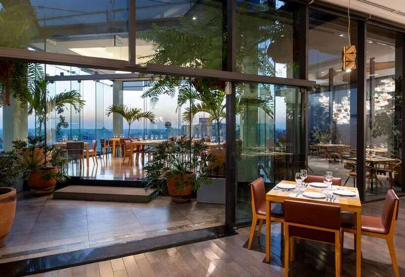 בית מלון כפרי Doubletree By Hilton Guadalajara Centro Historico