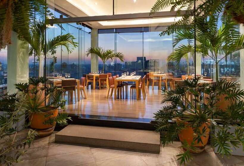 בית מלון כפרי Doubletree By Hilton Guadalajara Centro Historico