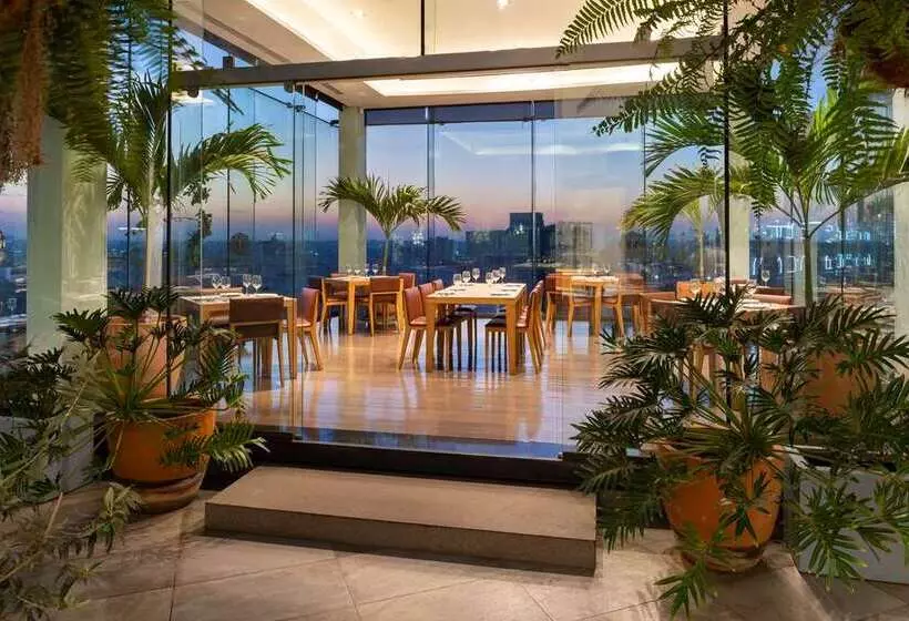 Отель Doubletree By Hilton Guadalajara Centro Historico