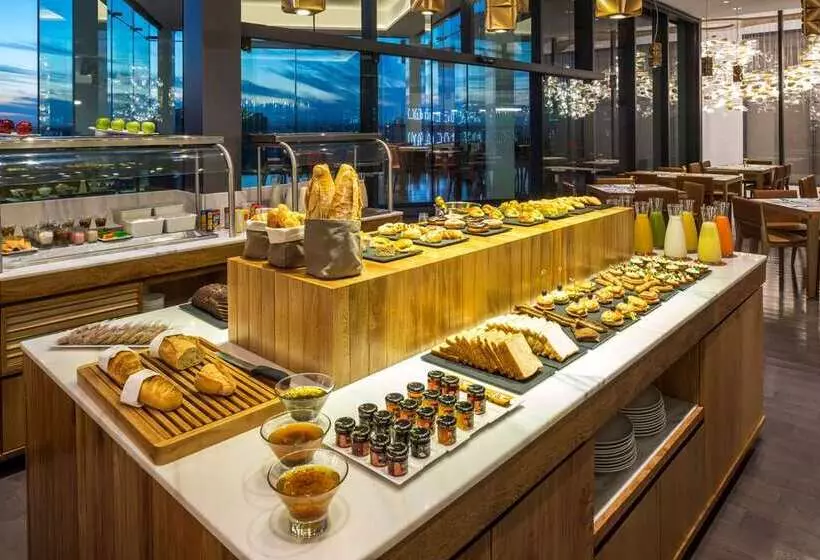 Отель Doubletree By Hilton Guadalajara Centro Historico