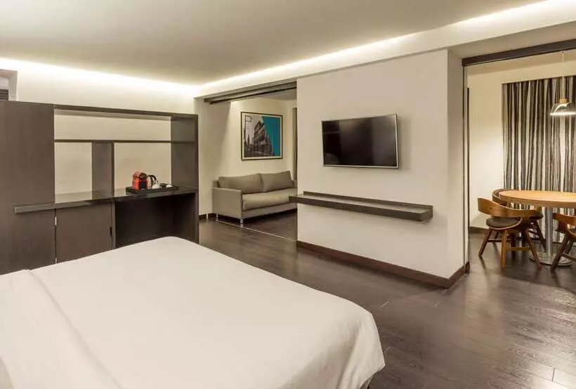 Отель Doubletree By Hilton Guadalajara Centro Historico