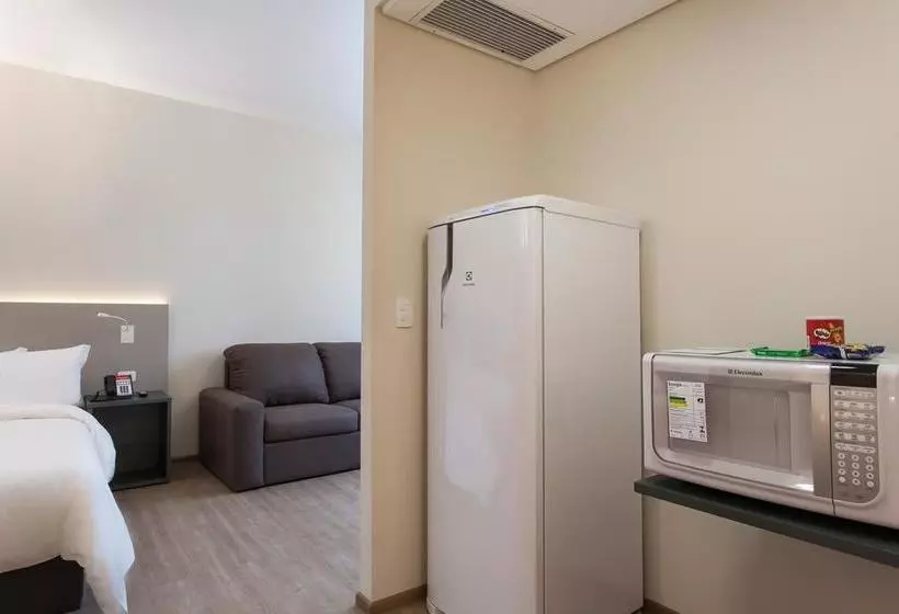 酒店 Esuites Virginia Luxemburgo Bh