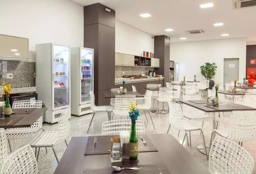 酒店 Esuites Virginia Luxemburgo Bh