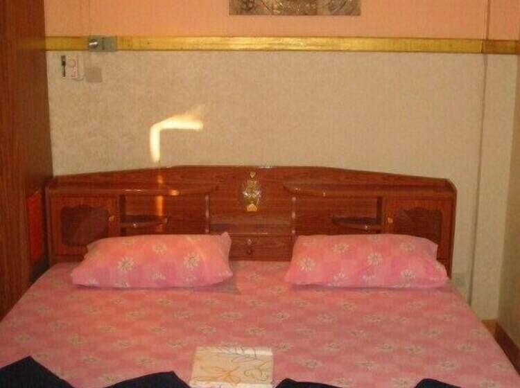 Hotel Hollanda Montri Guesthouse