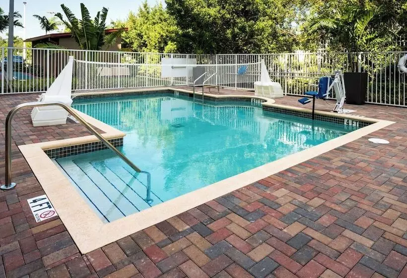 Отель Residence Inn By Marriott Miami West/fl Turnpike