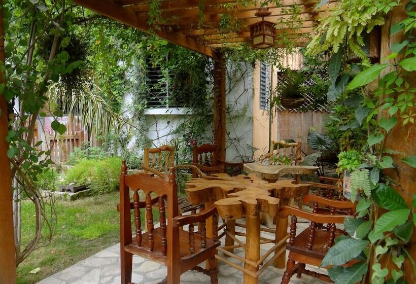 هتل Y Restaurante Las Gardenias