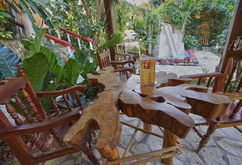 هتل Y Restaurante Las Gardenias