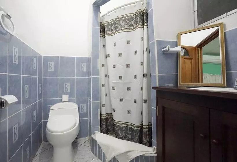 هتل Y Restaurante Las Gardenias