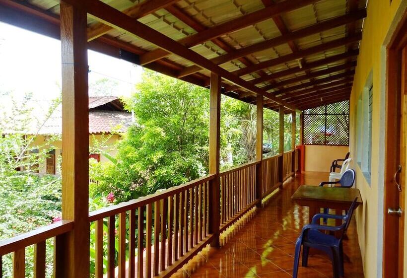 هتل Y Restaurante Las Gardenias