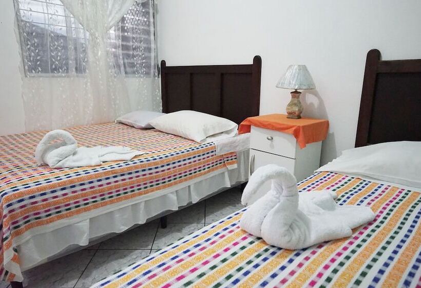 هتل Y Restaurante Las Gardenias