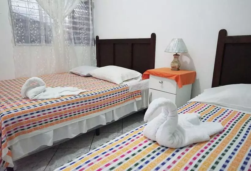 هتل Y Restaurante Las Gardenias