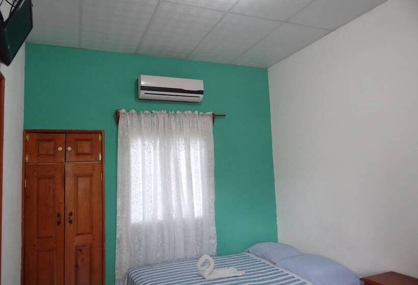 هتل Y Restaurante Las Gardenias