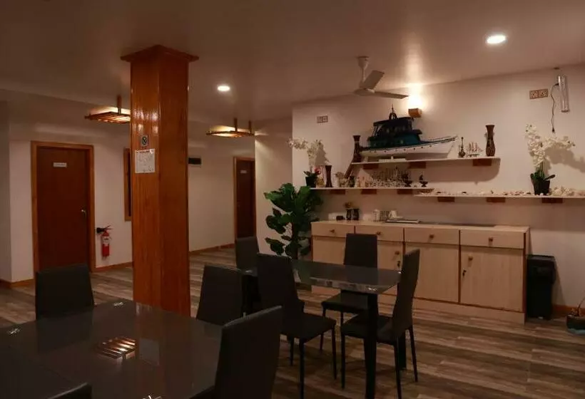 هتل Cowry Inn