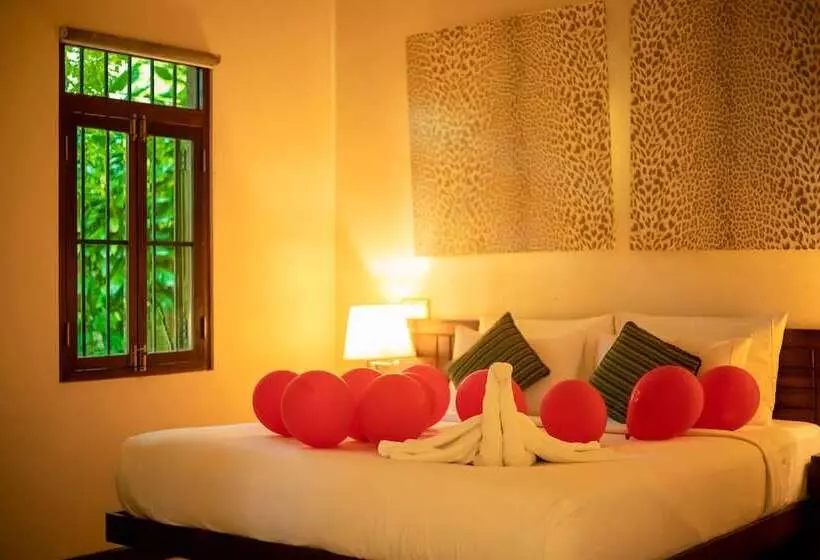 Hotelli Nikara Luxury Beach House