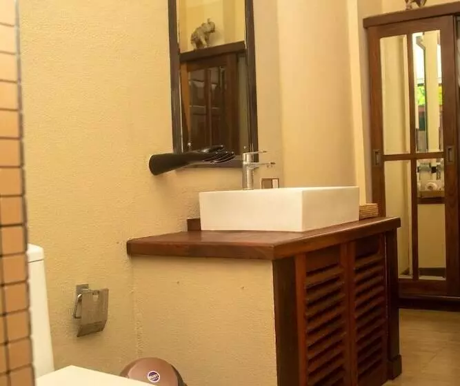 Hotelli Nikara Luxury Beach House