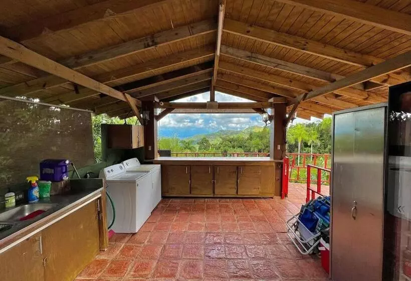 پانسیون Pancho S Paradise   Rainforest Guesthouse With Pool, Gazebo And View