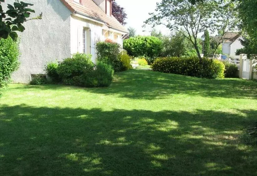 Majatalo Room In House   F2 In Suburban Residence 30 Km From Paris