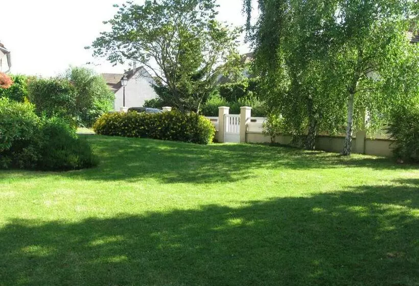 Majatalo Room In House   F2 In Suburban Residence 30 Km From Paris