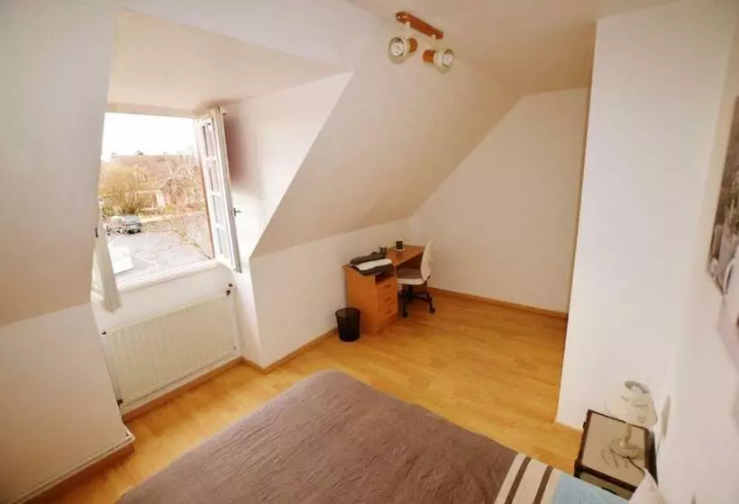 Majatalo Room In House   F2 In Suburban Residence 30 Km From Paris