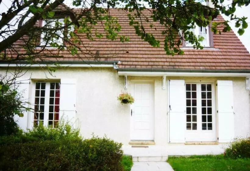Majatalo Room In House   F2 In Suburban Residence 30 Km From Paris