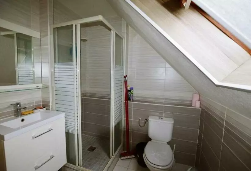 Majatalo Room In House   F2 In Suburban Residence 30 Km From Paris