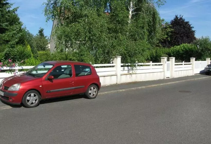 Majatalo Room In House   F2 In Suburban Residence 30 Km From Paris
