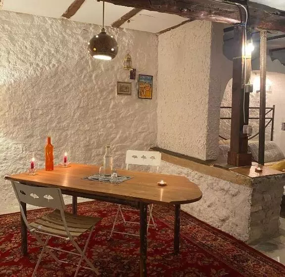 Shotgun Hostel & Guesthouse