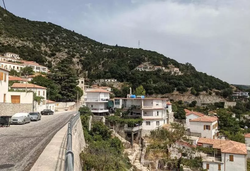 Shotgun Hostel & Guesthouse