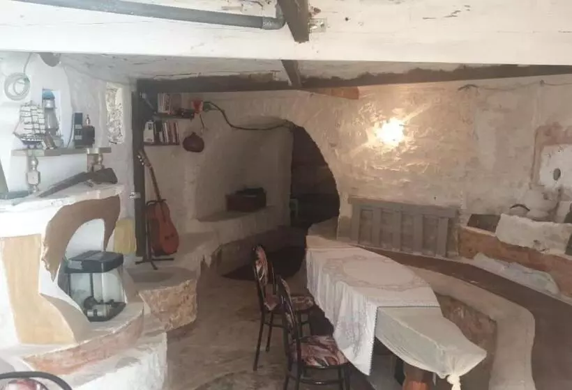 Shotgun Hostel & Guesthouse