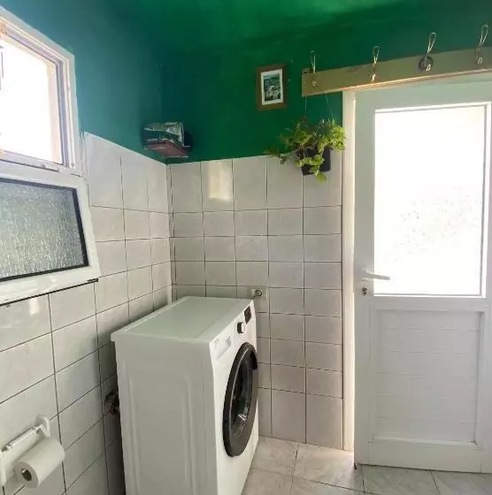 Shotgun Hostel & Guesthouse