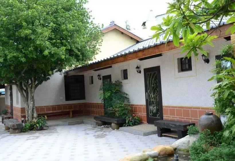 تختخواب و صبحانه 台中后里御馬園民宿 麗寶樂園民宿