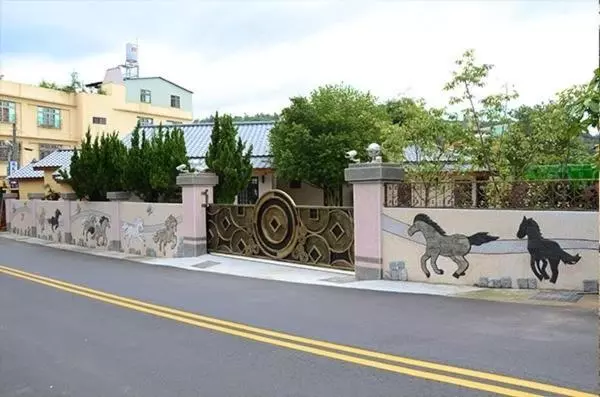 تختخواب و صبحانه 台中后里御馬園民宿 麗寶樂園民宿