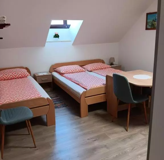 تختخواب و صبحانه Turistična Kmetija Pr Mark