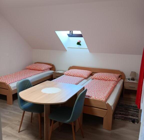 تختخواب و صبحانه Turistična Kmetija Pr Mark