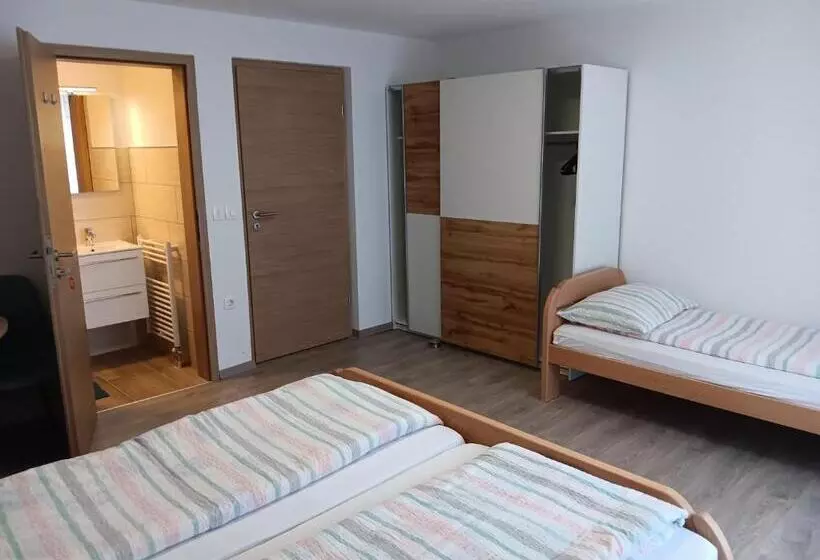 تختخواب و صبحانه Turistična Kmetija Pr Mark