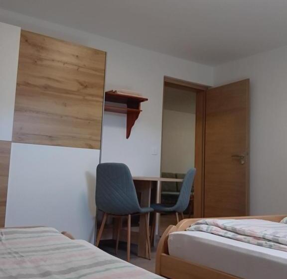 تختخواب و صبحانه Turistična Kmetija Pr Mark