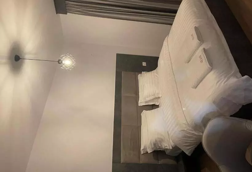 Hotel Sh & Sh