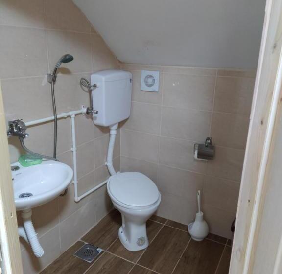 تختخواب و صبحانه Domacinstvo Kod Gere