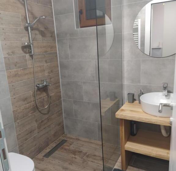 تختخواب و صبحانه Domacinstvo Kod Gere