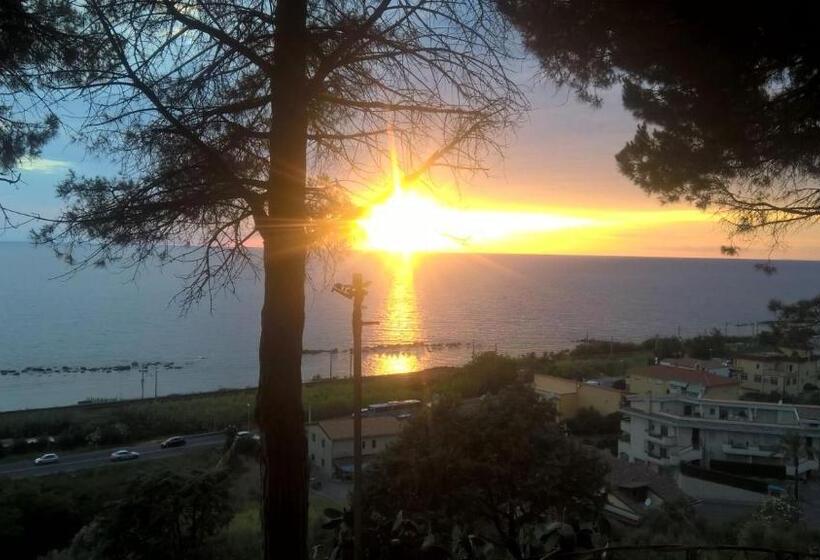 تختخواب و صبحانه Villa Elvira Hollywood Apartment