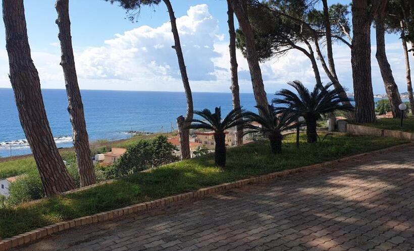 تختخواب و صبحانه Villa Elvira Hollywood Apartment