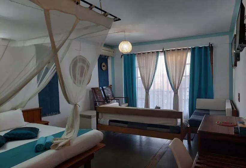 هتل Island Continent