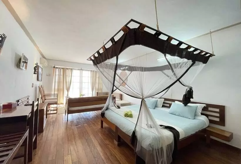 هتل Island Continent