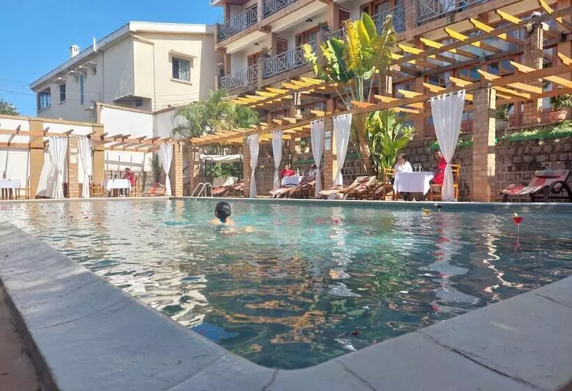 هتل Island Continent