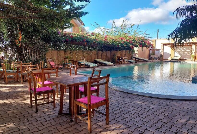 هتل Island Continent